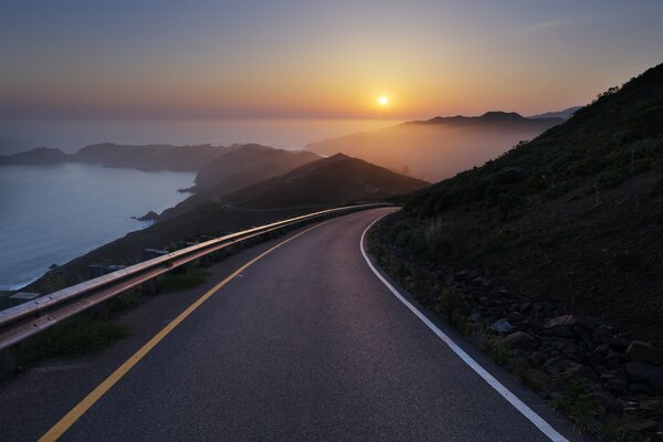 Sonnenaufgang ein wunderschönes Heulen eines Tages für eine Reise mit der Familie