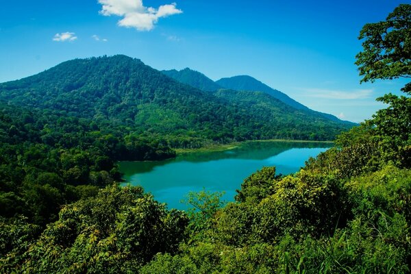 Bergige Bali saubere Seen