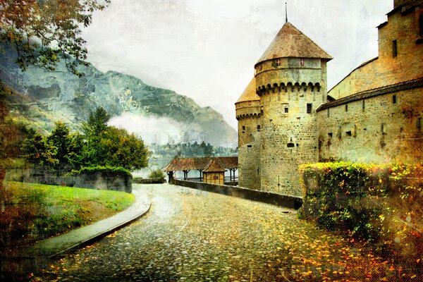 Der Weg zum Schloss vor dem Hintergrund der Berge