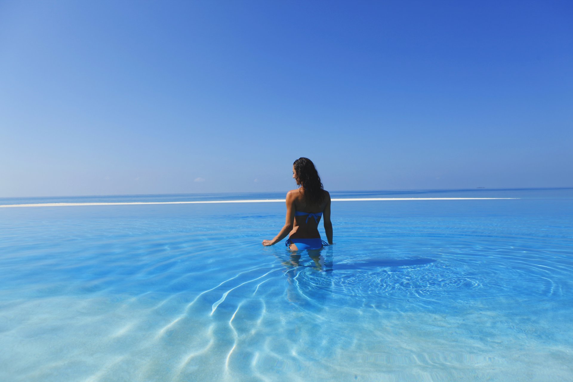 ragazza mare maldive blu cielo paesaggio natura bellezza sfondi hd