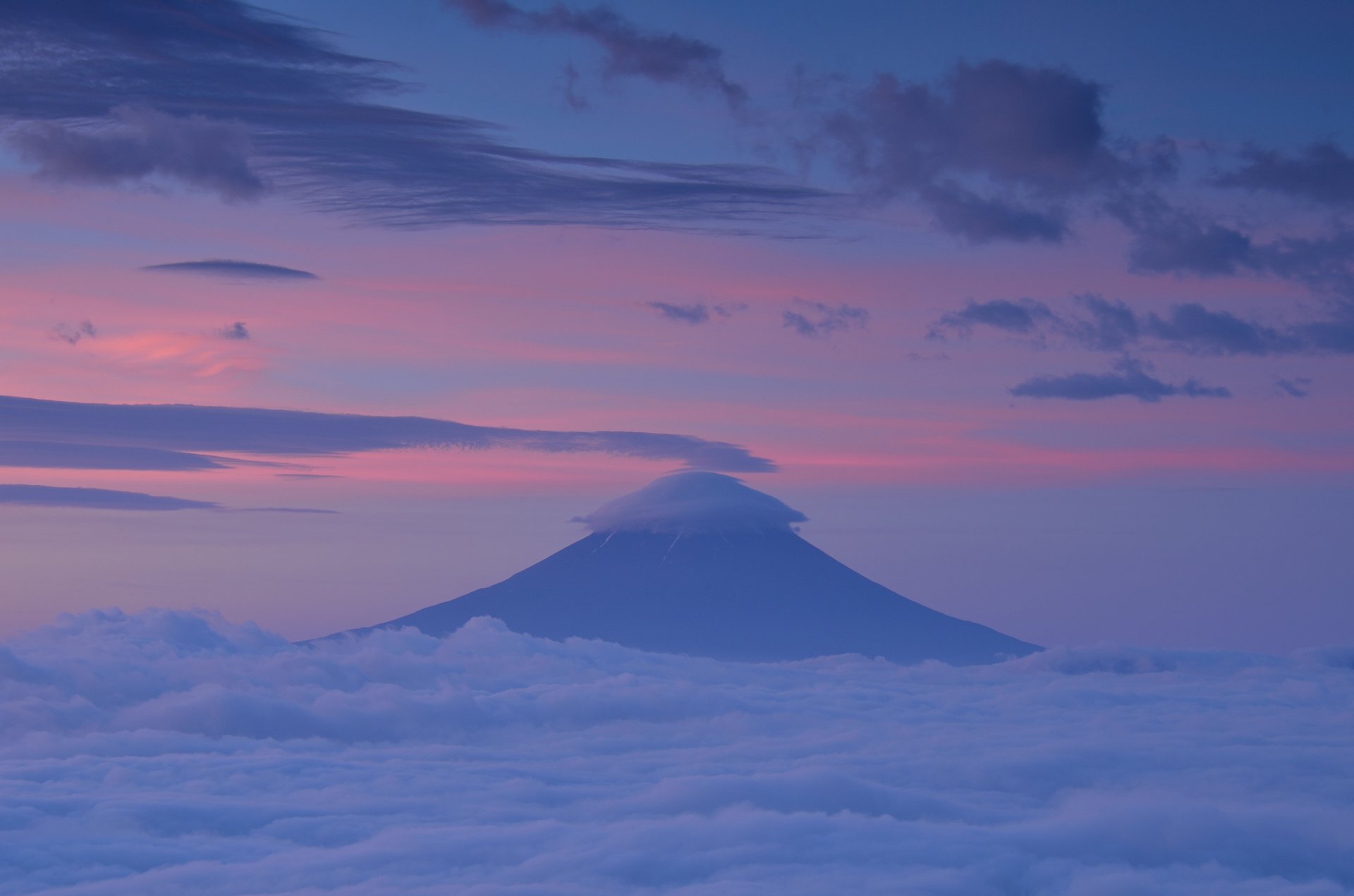 japan honshu shizuoka prefecture volcano mountain fuji fujiyama evening sunset pink lilac sky cloud