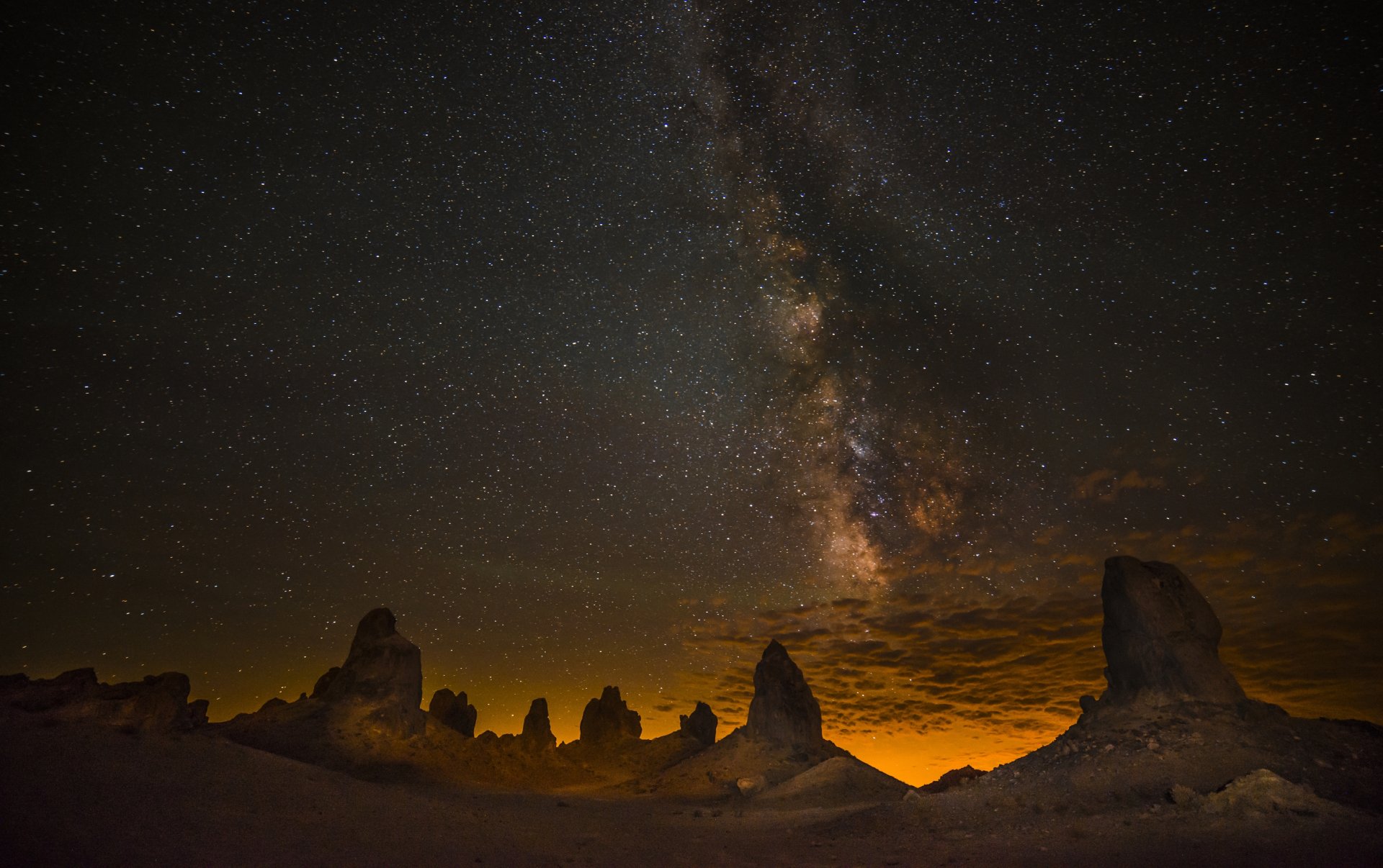 trona california isa deserto rocce notte cielo stelle via lattea