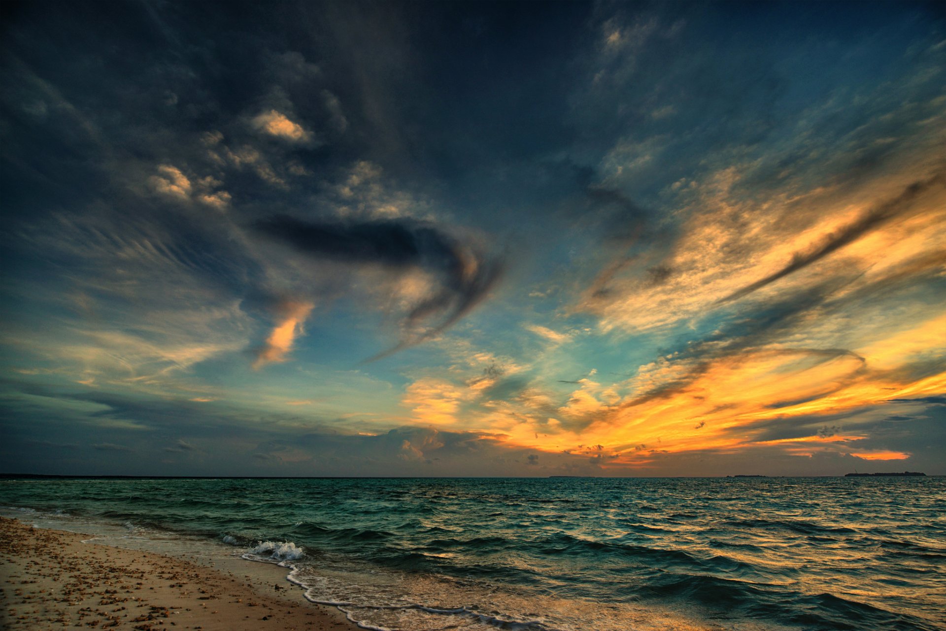 mer plage soir coucher de soleil nuages