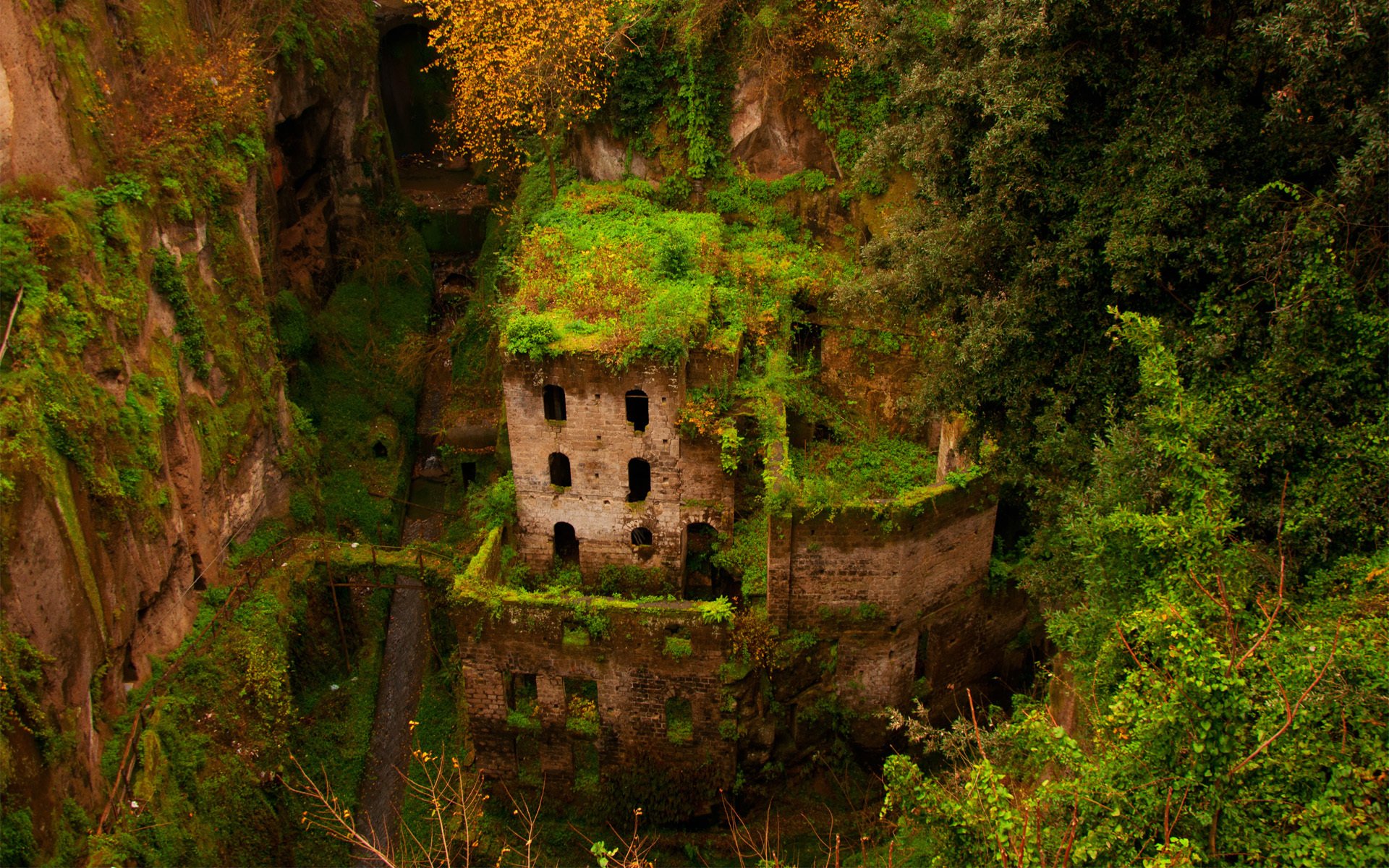 garganta vegetación casa edificio ruinas sorrento abandono