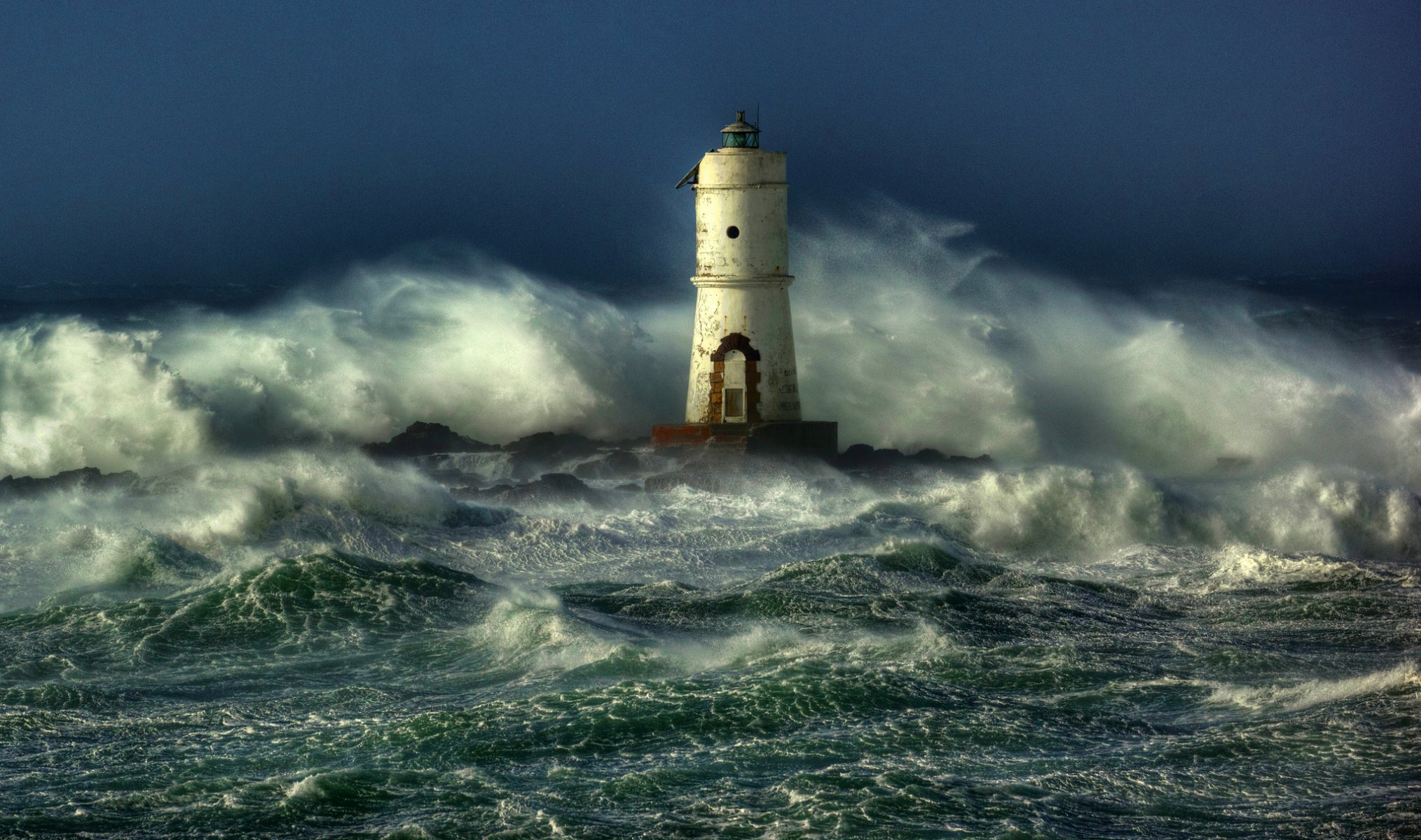 ea waves storm lighthouse