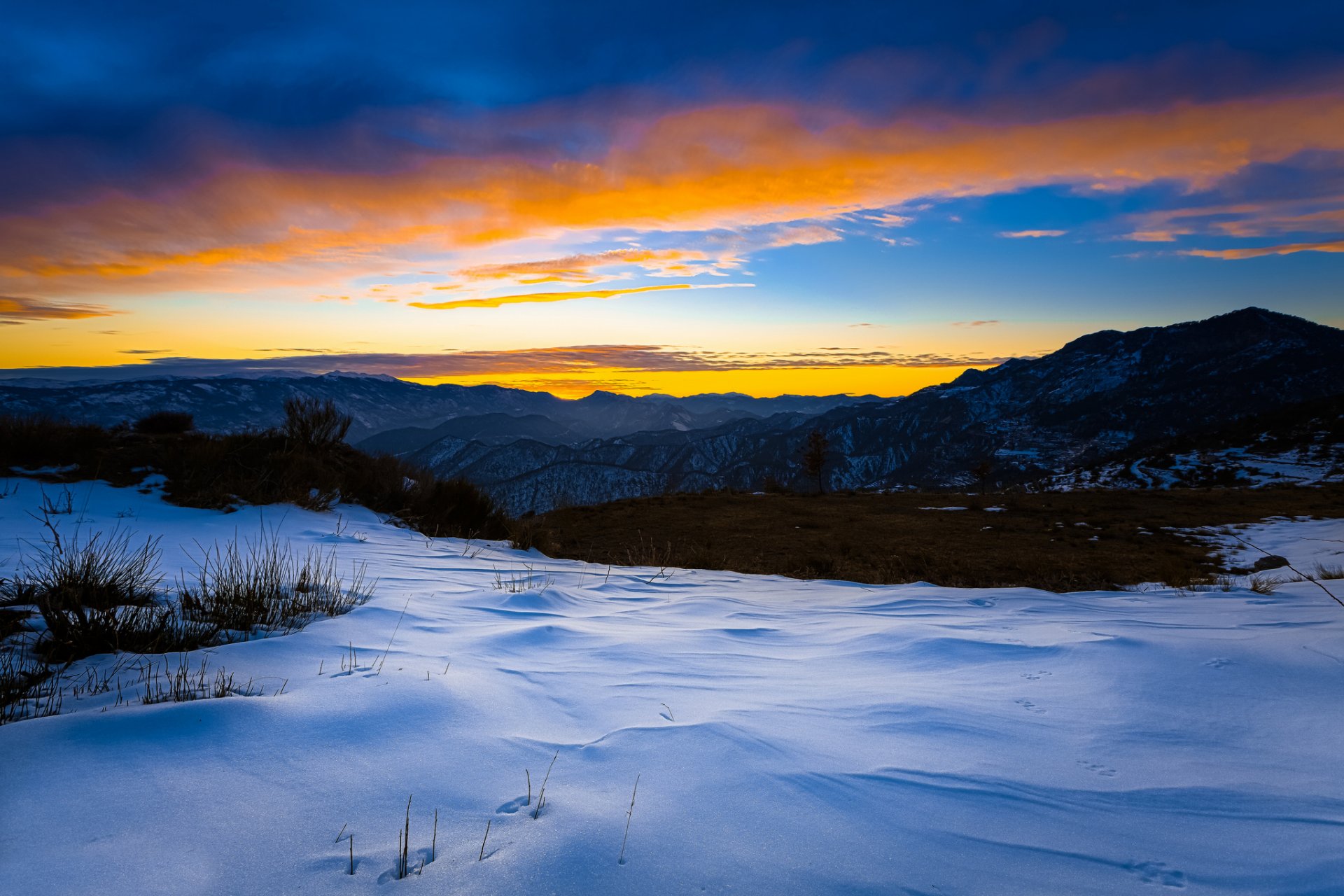 montagnes neige hiver soir coucher de soleil