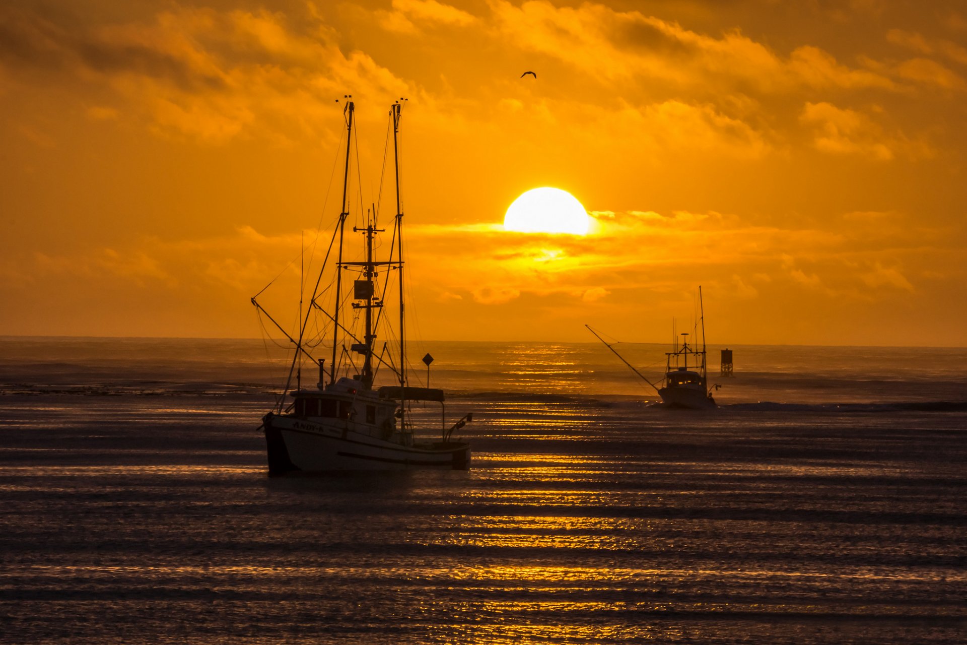 mar barcos pesca sol tarde puesta de sol