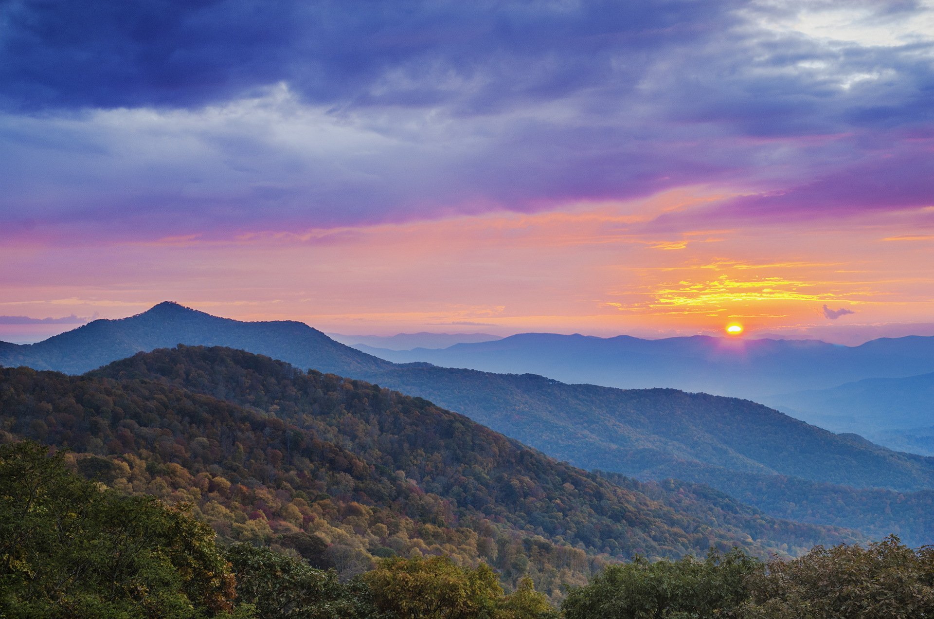 mountain forest clouds sun morning dawn