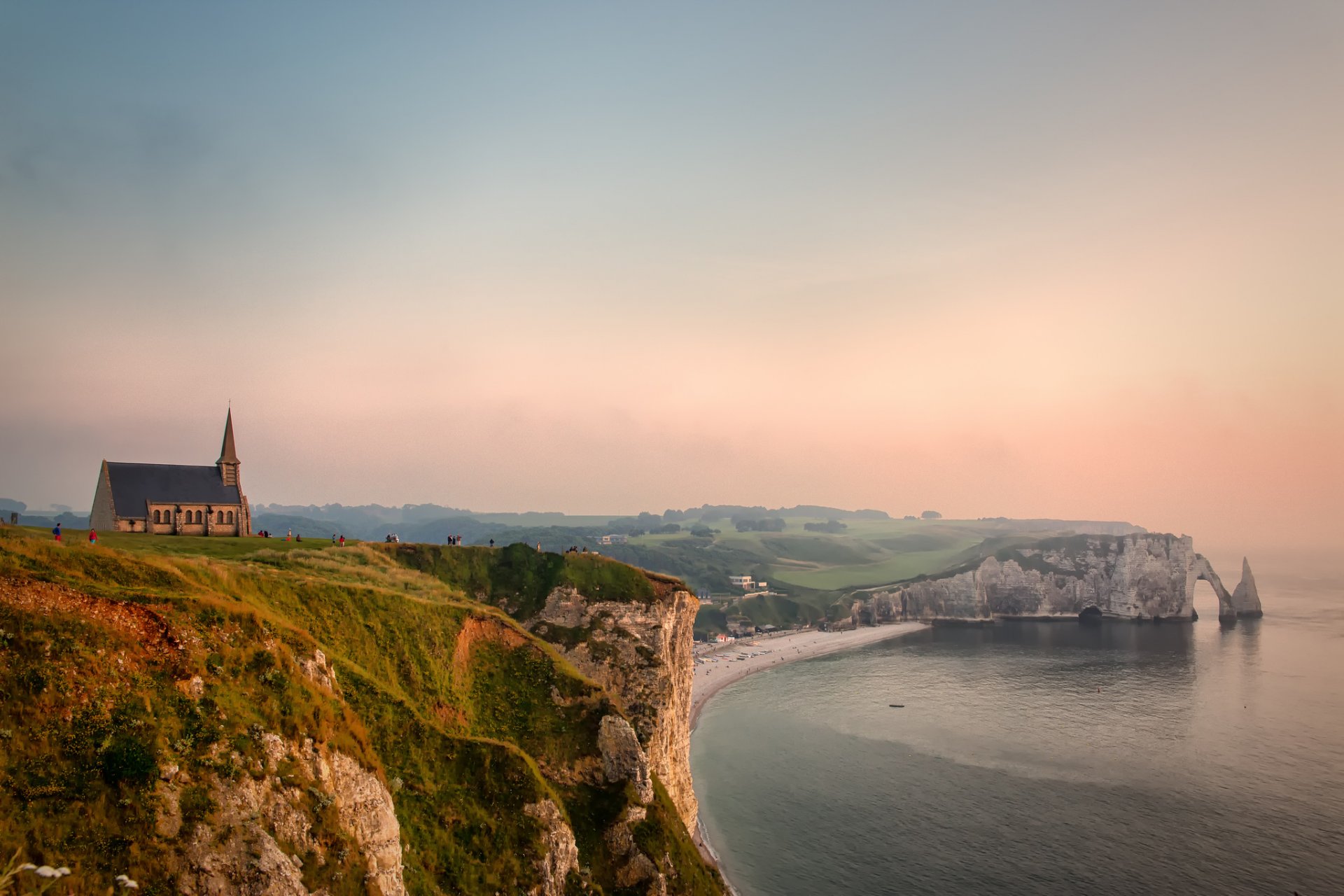 étretat france canal anglais de caux la manche côte calcaire pas-de-caux falaises église côte