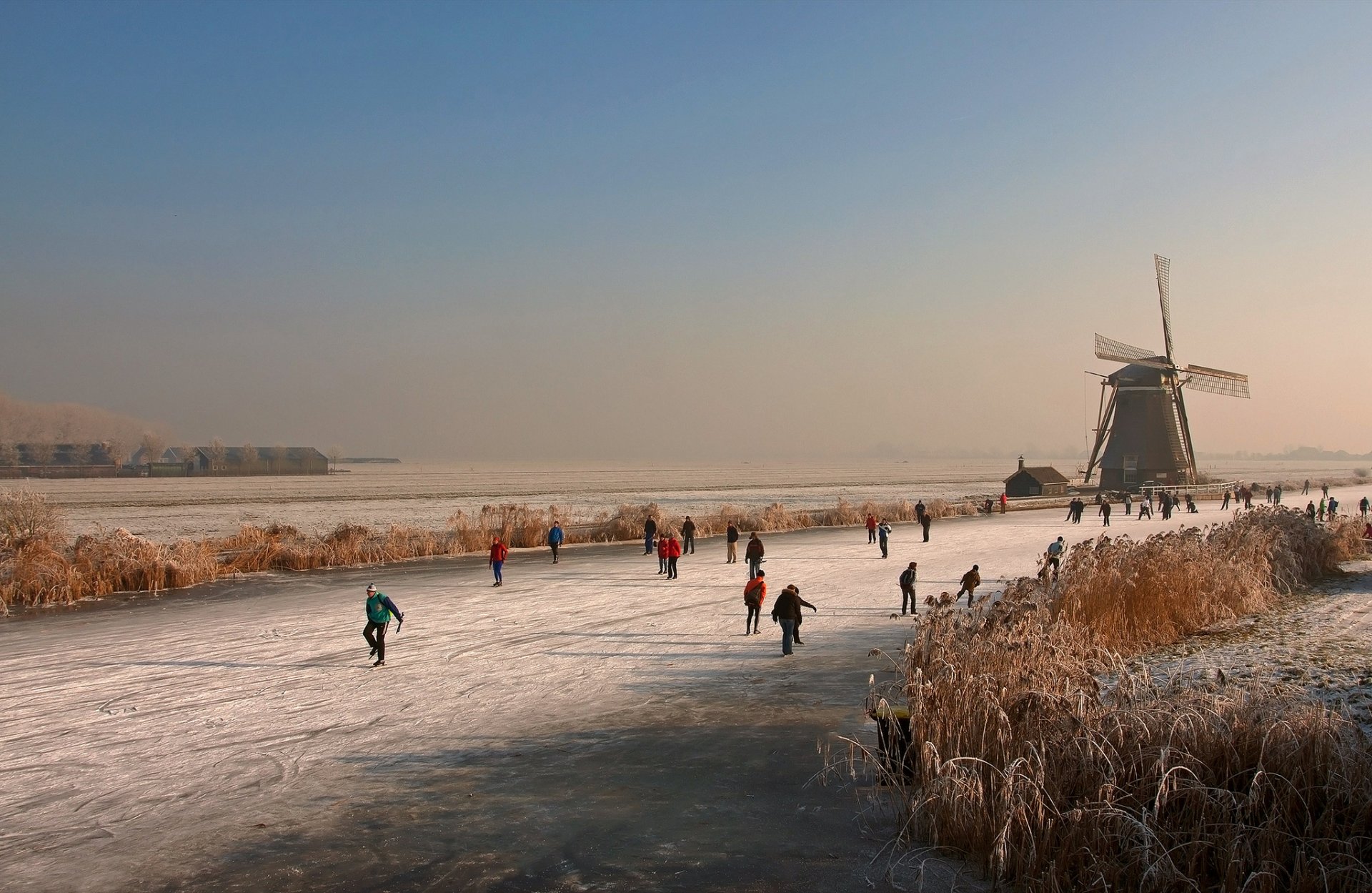 olanda inverno mulino fiume ghiaccio pista di pattinaggio