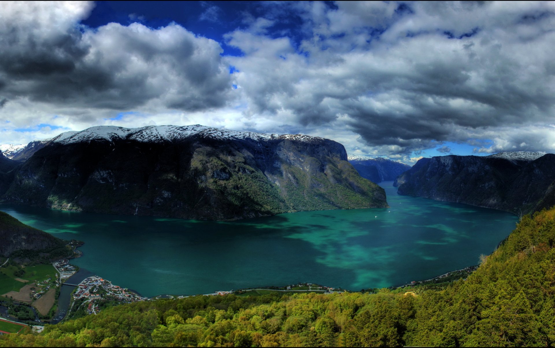 norvegia montagne lago rocce della montagna neve nuvole nuvole foresta natura città