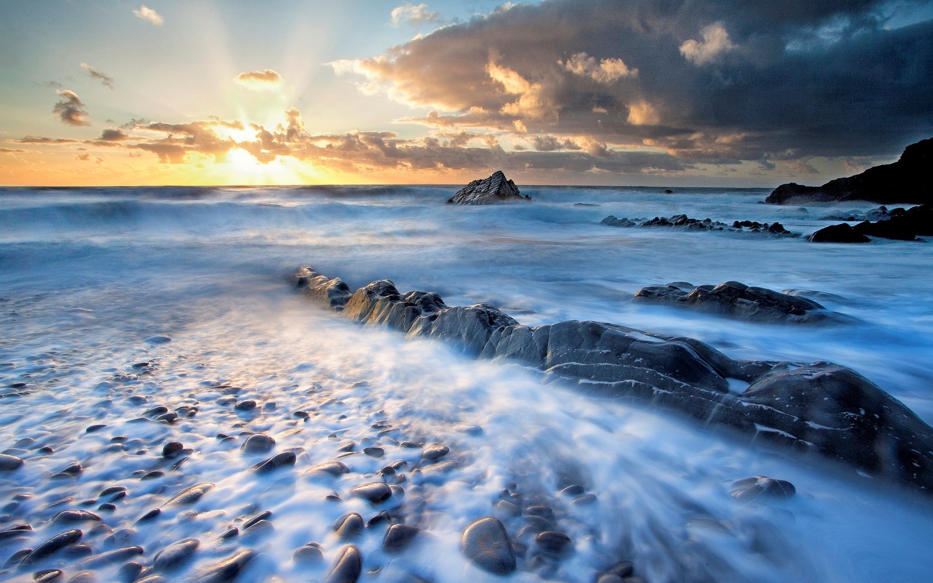 landschaft natur meer wasser fluss welle steine sonne sonnenuntergang sonnenaufgang himmel wolken hintergrund tapete widescreen vollbild widescreen widescreen