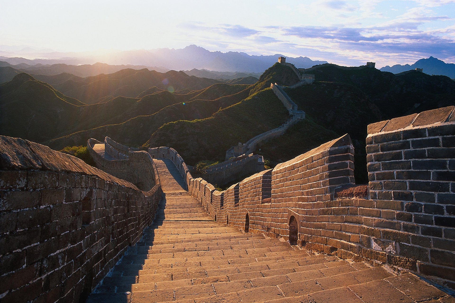 grande muraille monument chine paysage montagnes collines lumière soleil