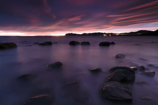 Coucher de soleil en pierre sur les lointains