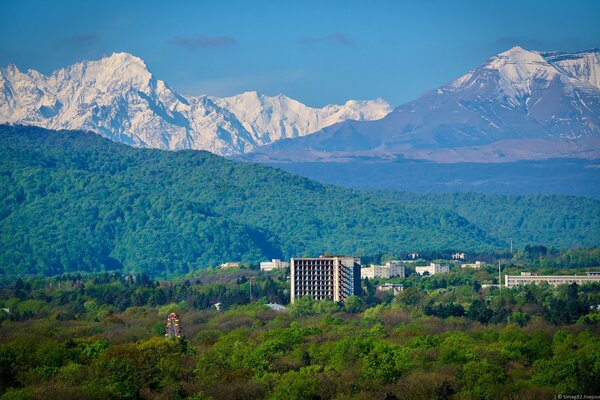 Nalchik et sa grande crête du Caucase