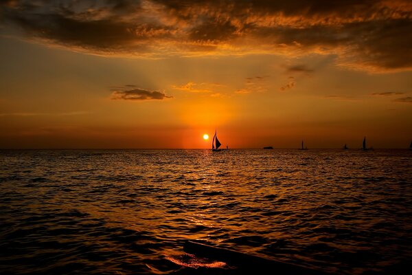 Barca al tramonto. Marina