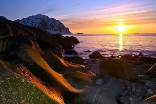 Die beste Landschaft ist der Sonnenuntergang am Meer