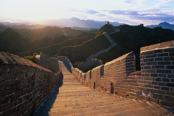 La gran muralla China iluminada por el sol