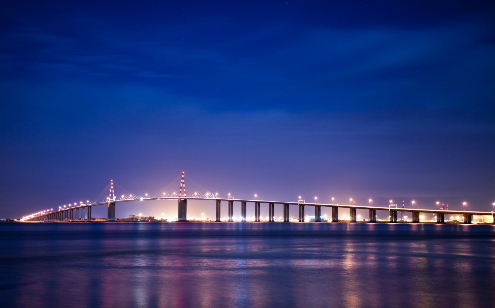 france bretagne pont nuit lumières lanternes éclairage rivière ciel bleu