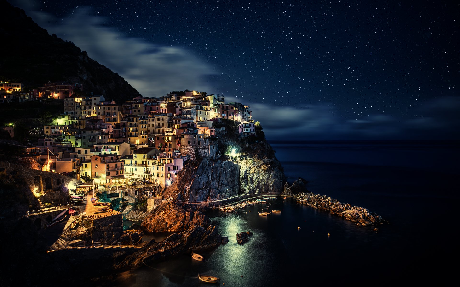 manarola noc prowincja la spezia liguria północne włochy gwiazdy miasto włochy region liguria prowincja spezia park narodowy cinque terre