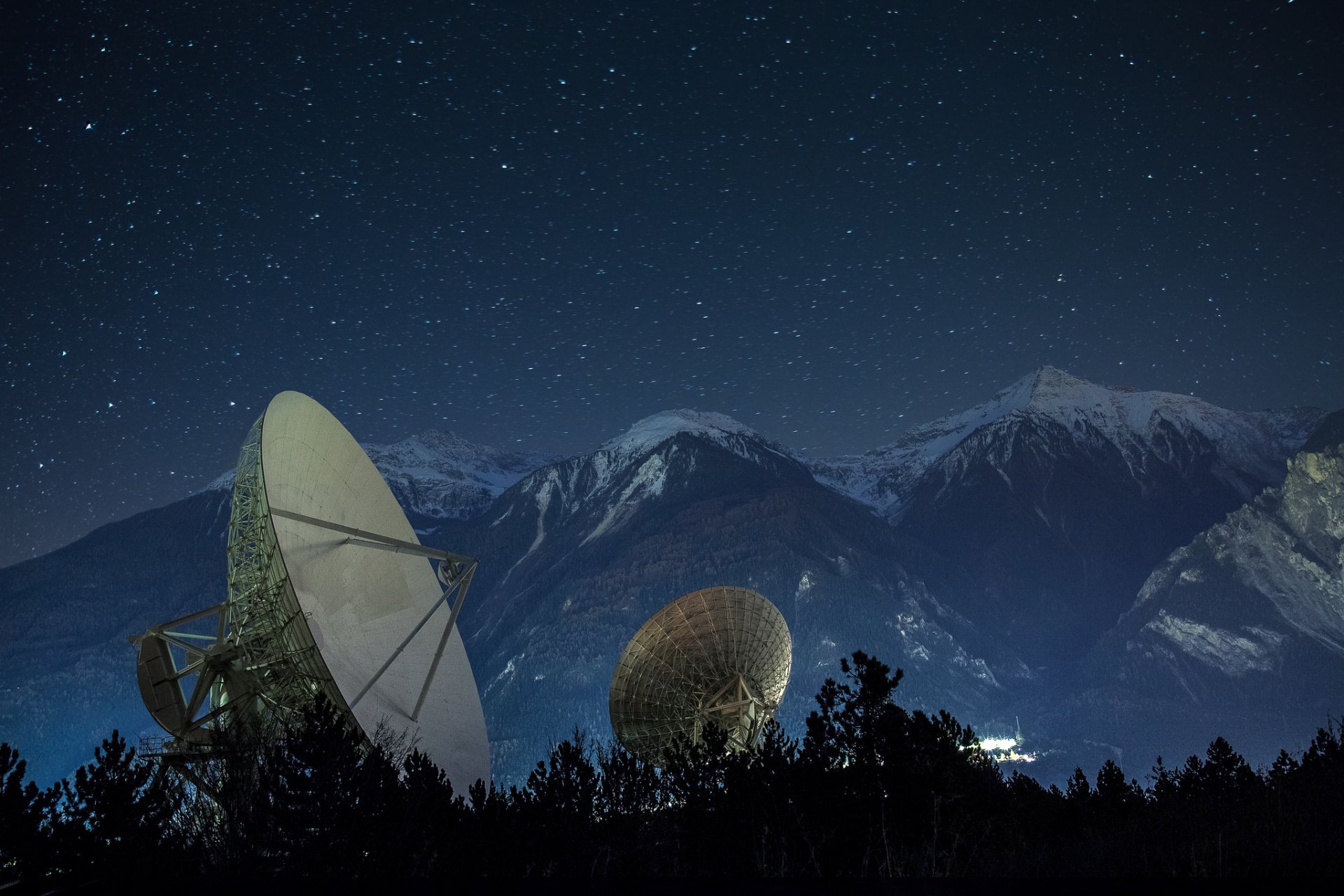 montagne notte antenne satellitari didier dumoulin fotografia