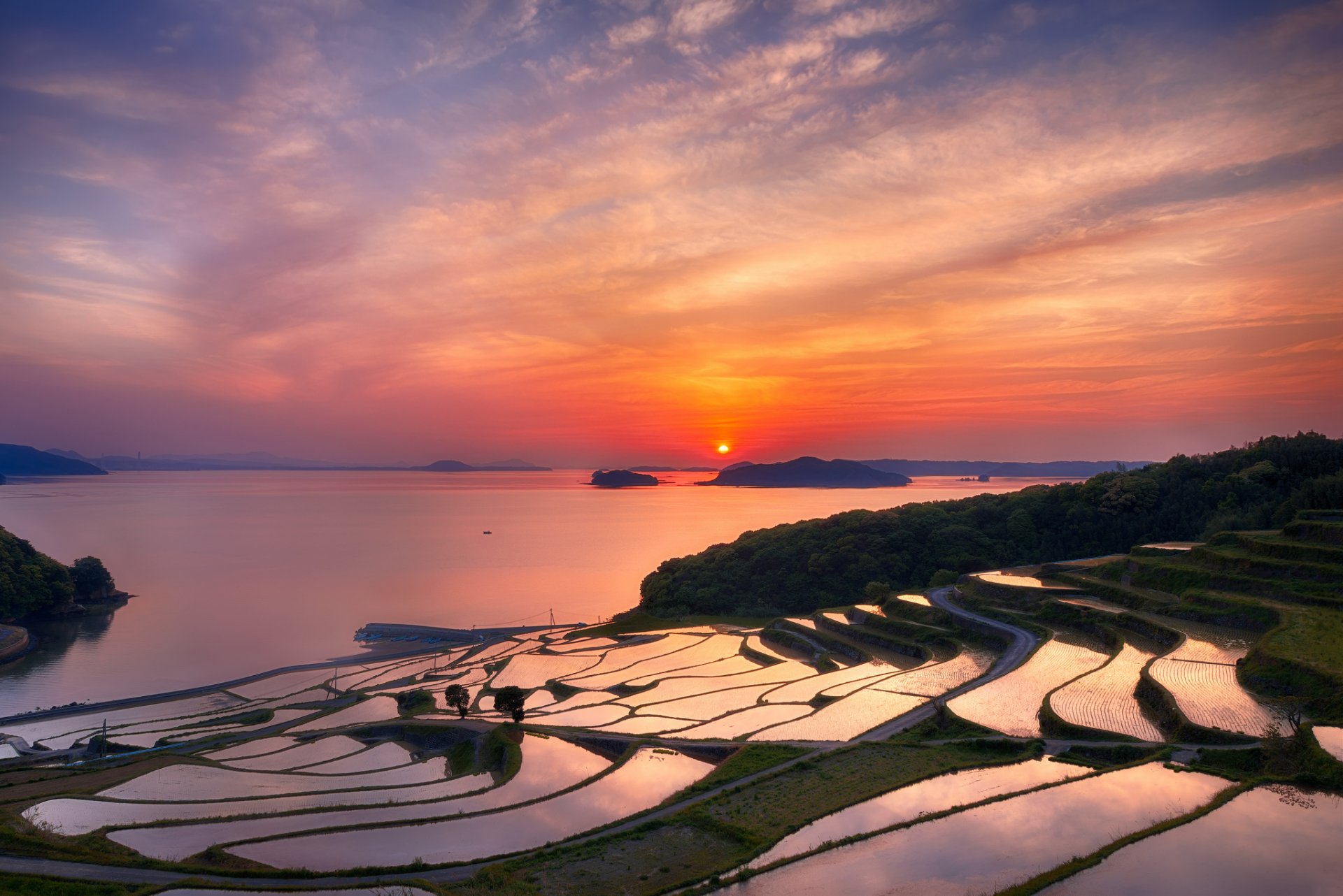 giappone nagasaki prefettura terrazze riso sera sole tramonto arancione cielo nuvole