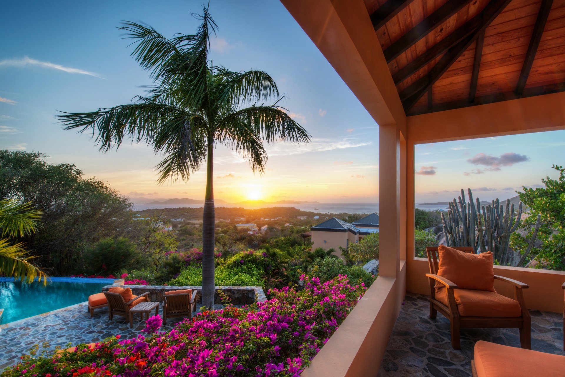 îles vierges britanniques virgin gorda coucher de soleil palmier piscine terrasse fleurs cactus fauteuil