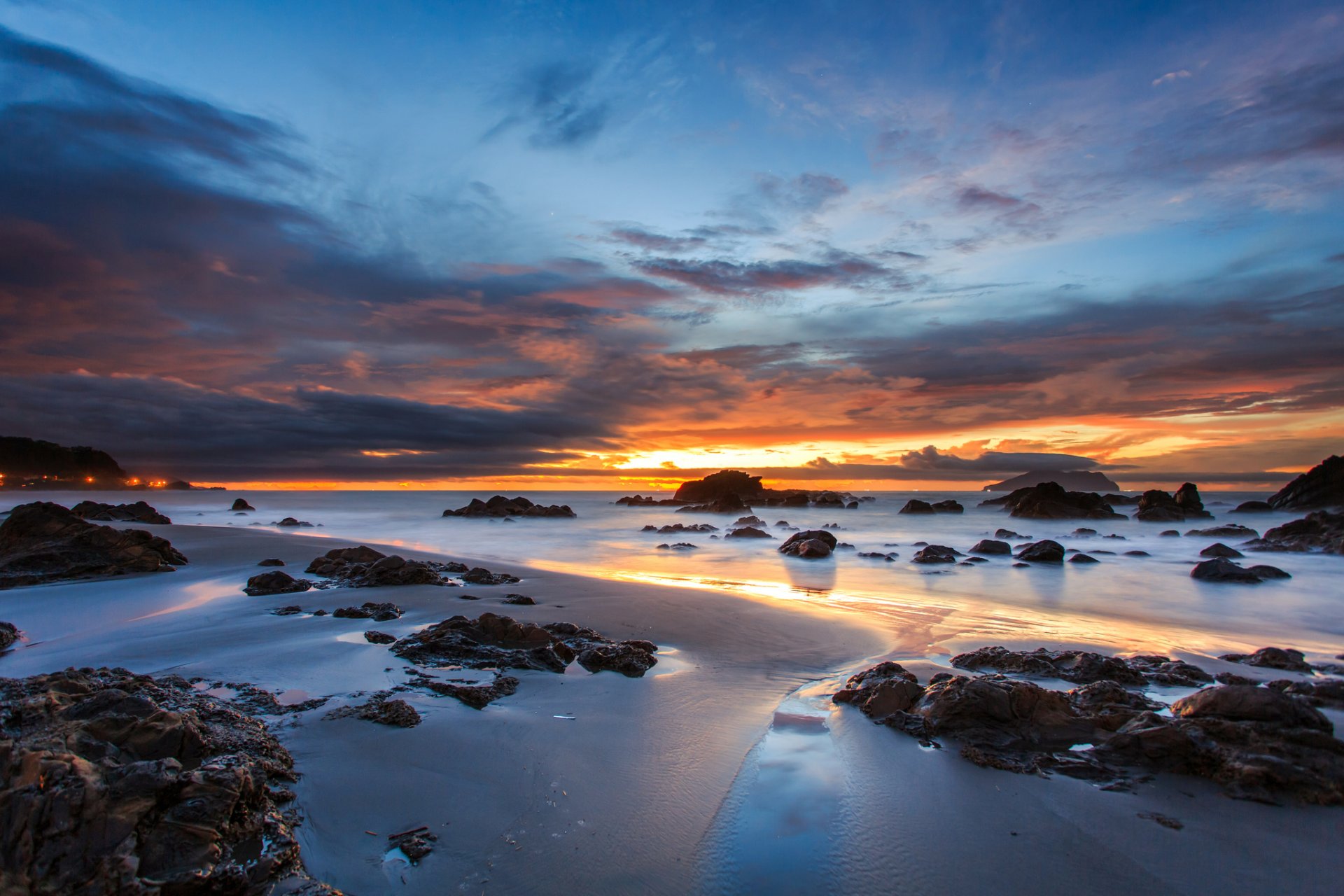 australien küste küste steine sand ozean abend orange sonnenuntergang blau himmel wolken wolken