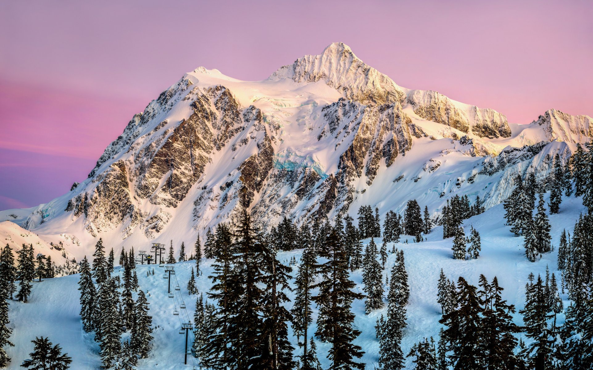 stati uniti nord america stato di washington monte shuksan rosa cielo sera tramonto inverno gennaio resort foresta