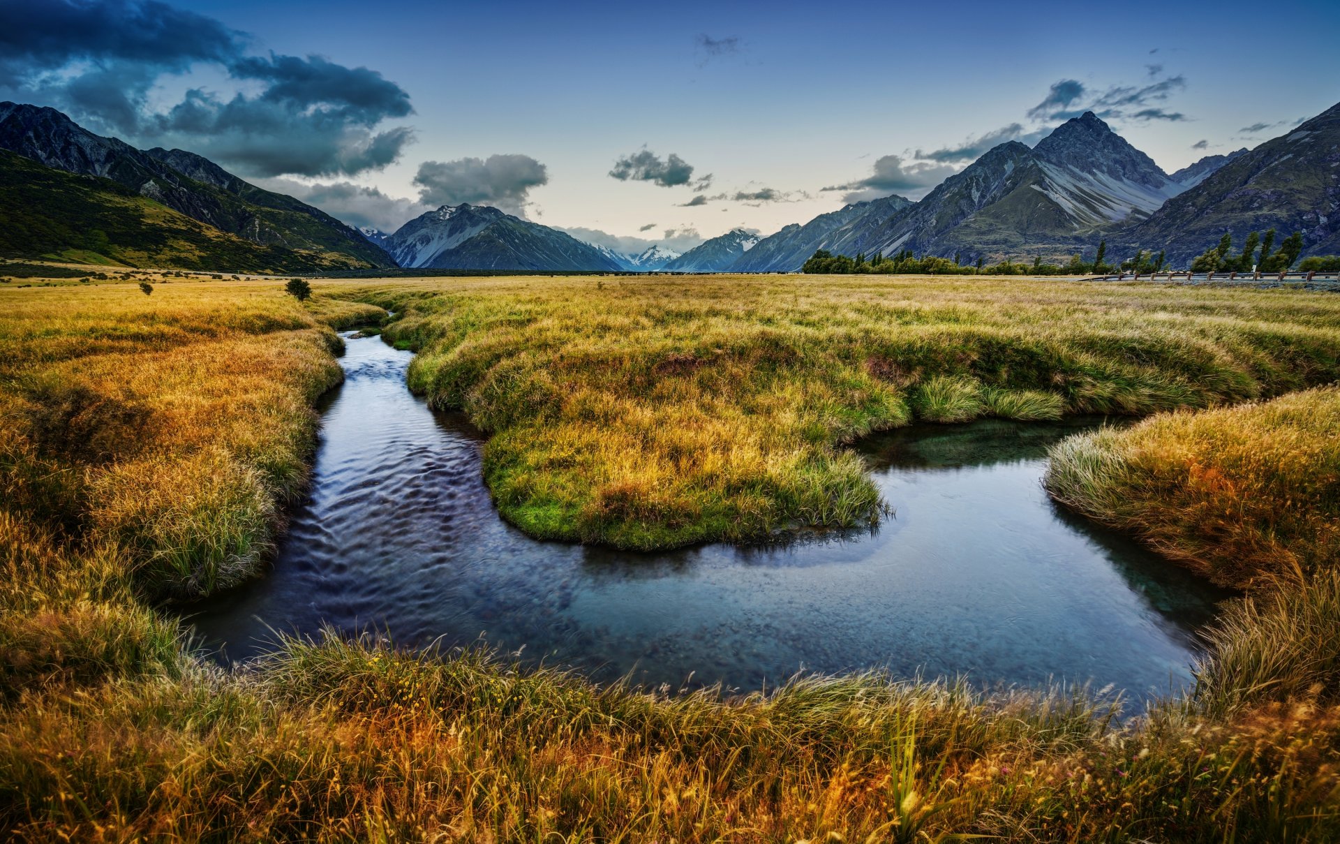 neuseeland fluss berge wiesen