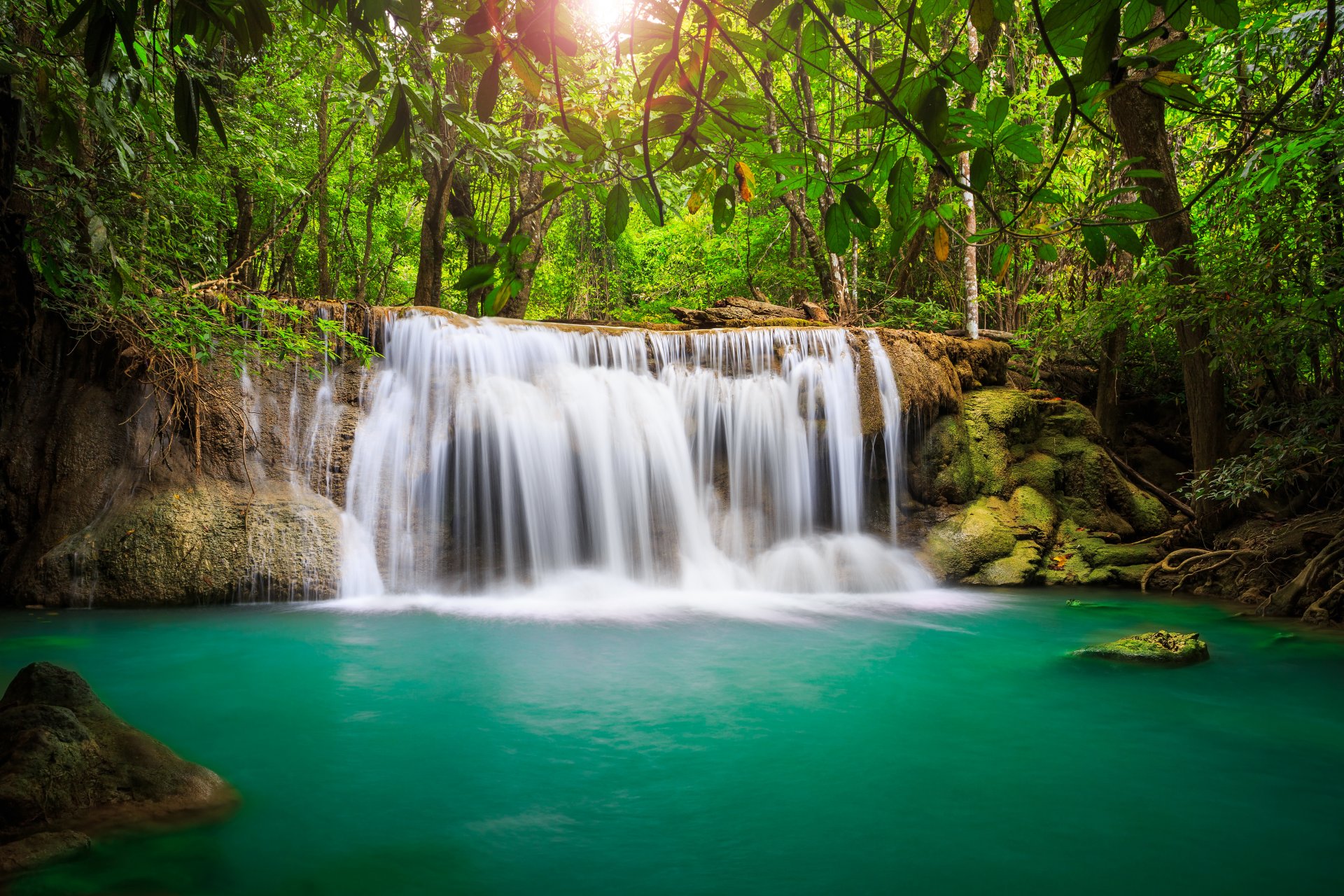 cascata mare lago foresta profonda alberi cielo nuvole paesaggio natura foglie sognante lago fitte foreste bella sognante thailandia