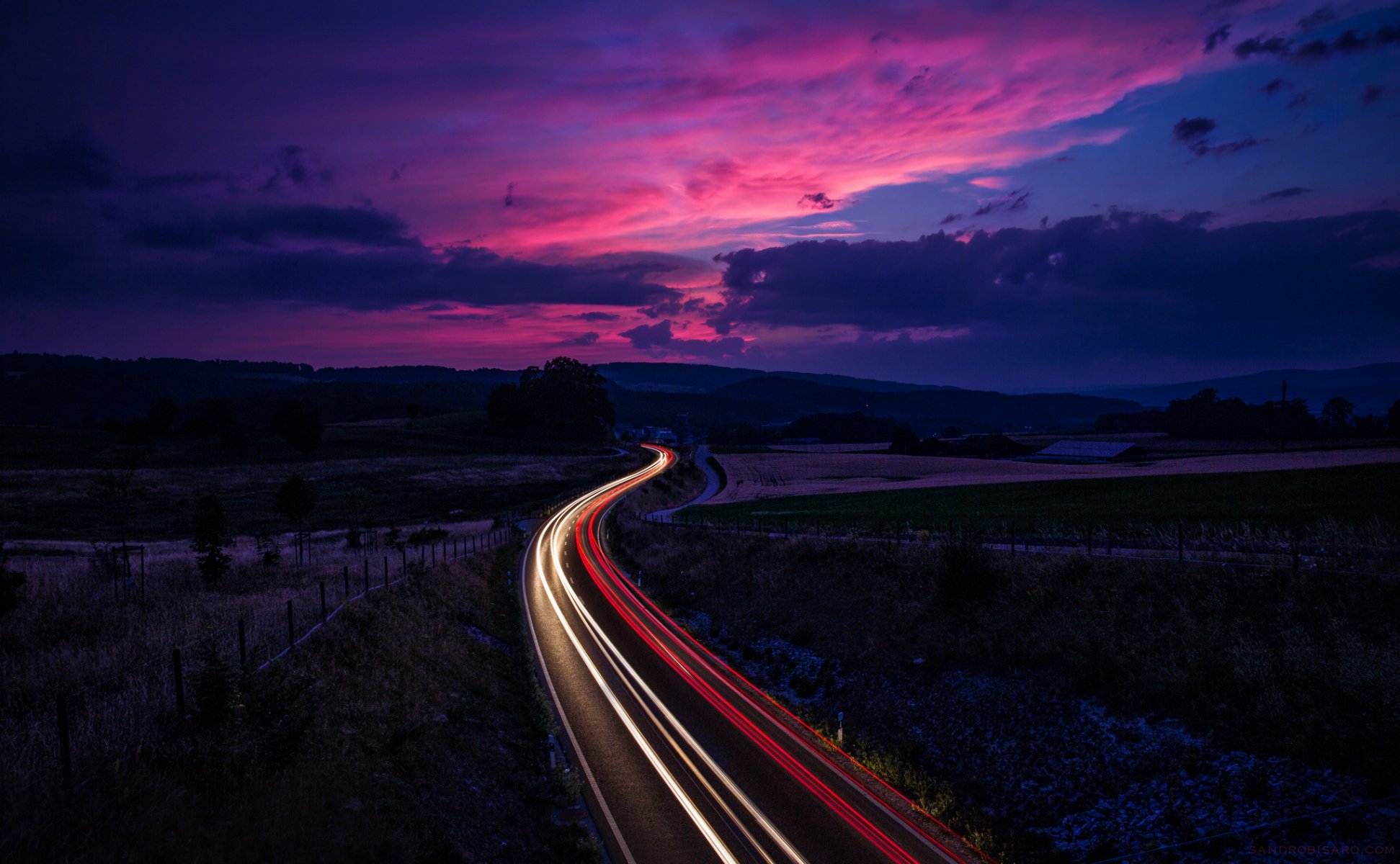 suiza carretera tráfico exposición carmesí puesta de sol crepúsculo azul cielo nubes nubes