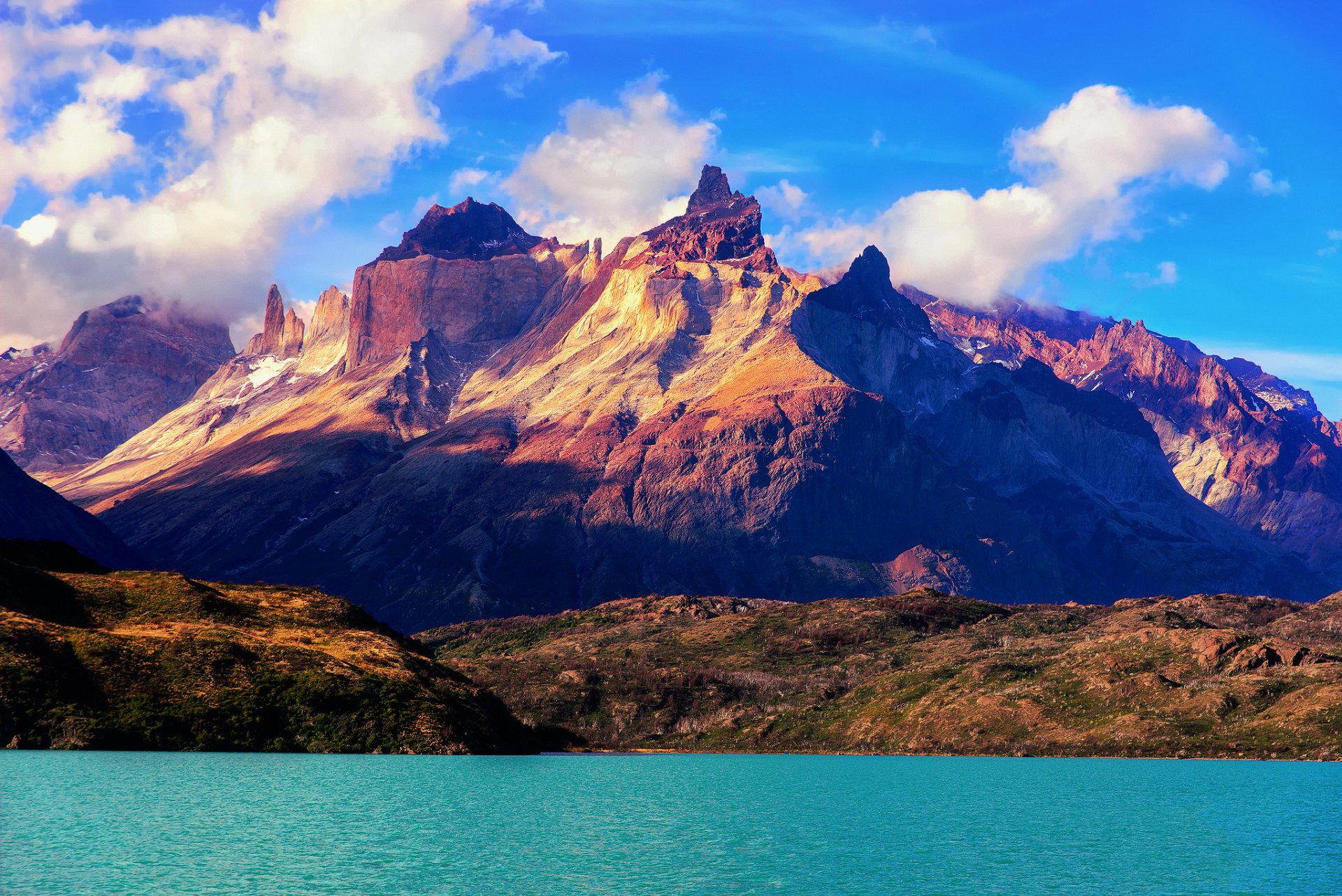 ameryka południowa chile park narodowy torres del paine góry chmury niebo