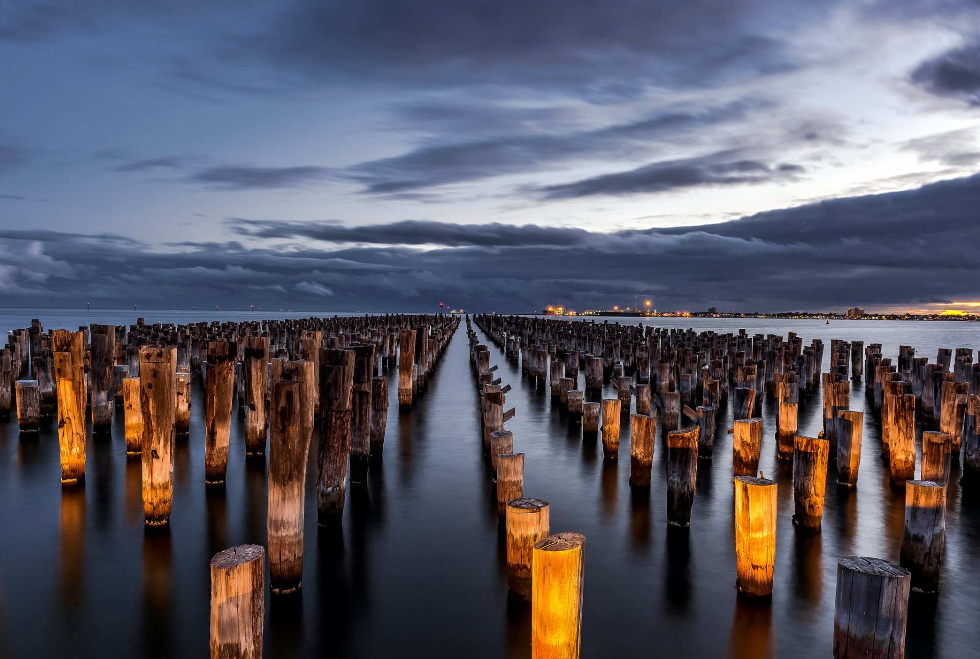 australia victoria melbourne città lontano luci luce baia prop sera cielo nuvole nuvole