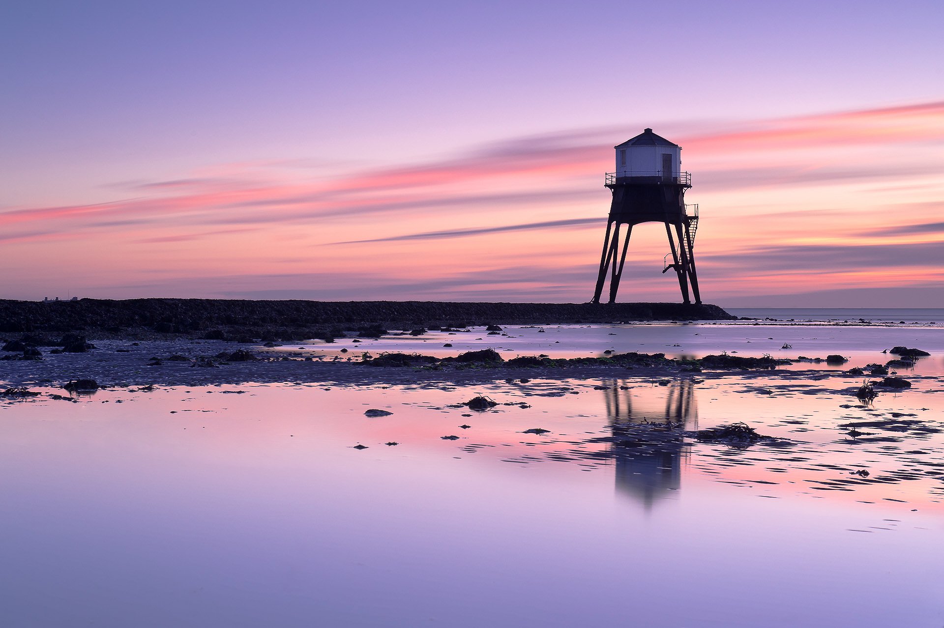 großbritannien england küste leuchtturm meer morgendämmerung flieder himmel