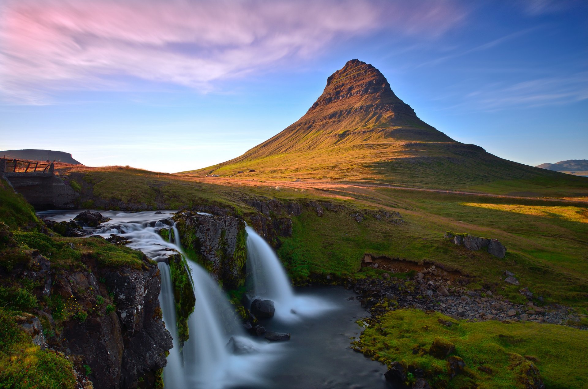 kirkjufellsfoss islandia cascada montaña