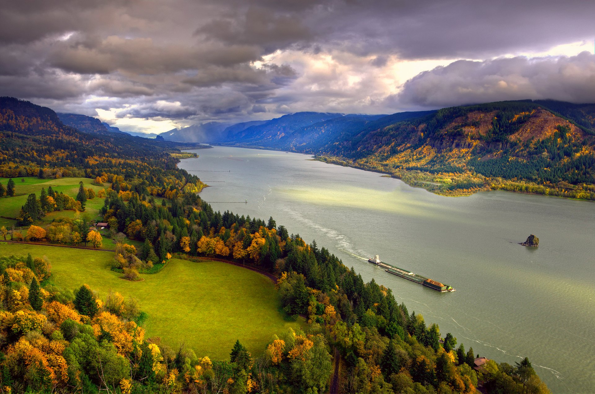 nordamerika fluss kolumbien herbst november himmel wolken ufer