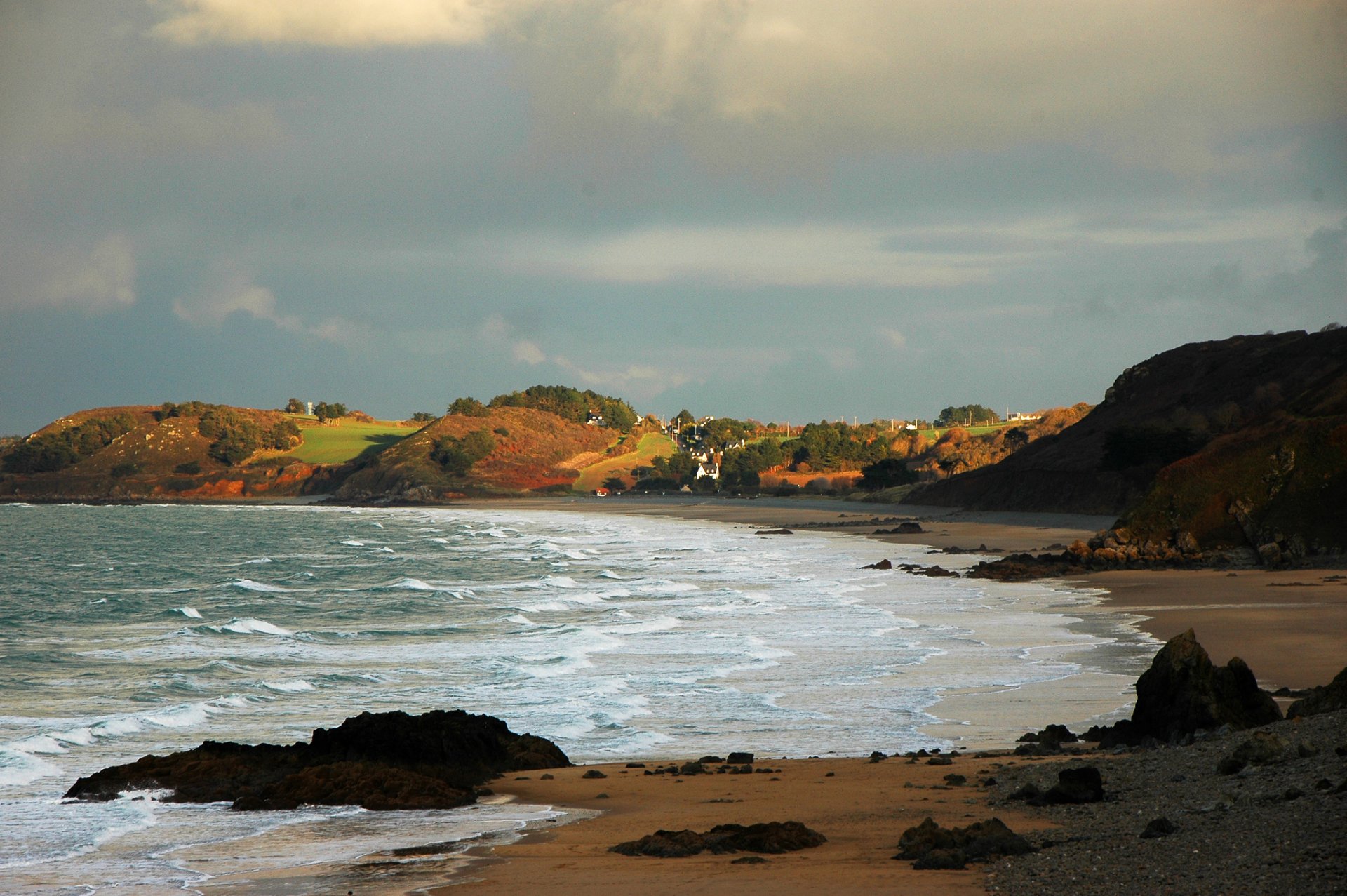 bretagne elfenbeinküste bucht strand wellen wolken wolken