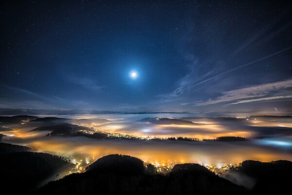 Blick auf die Berge von oben in der Schweiz