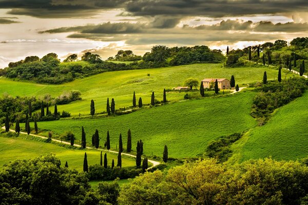 Casa tra le colline, immersa nel verde