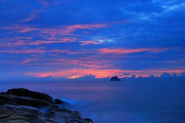 Meeresblau Horizont bei Sonnenuntergang