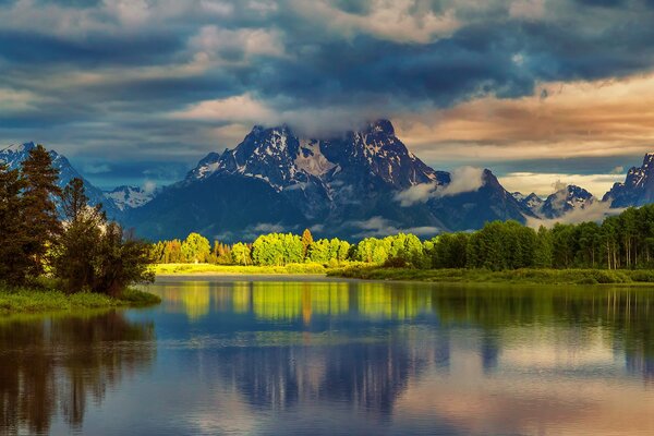 Mattina nelle montagne del Wyoming