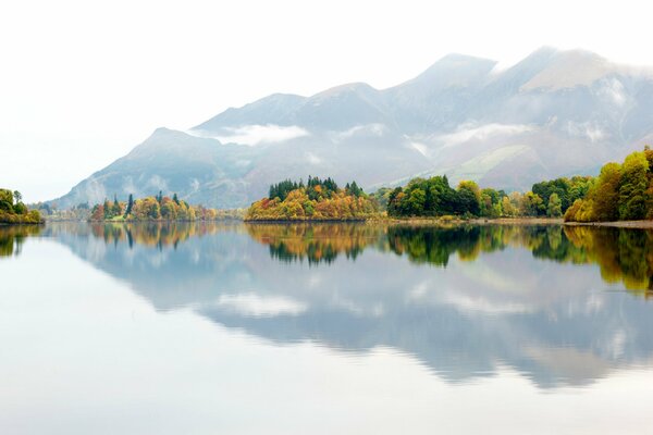 The autumn nature of England is beautiful