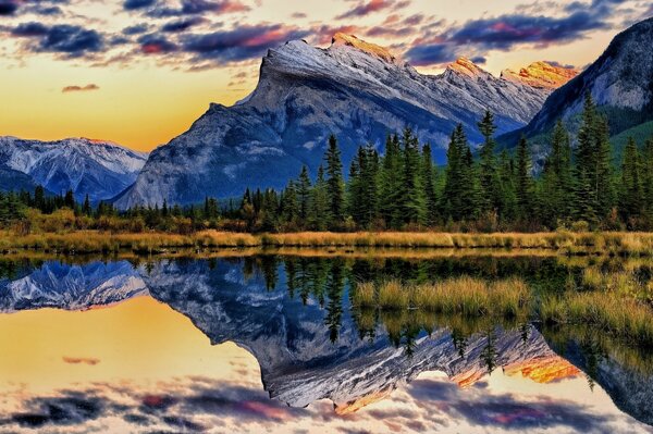 Reflection of mountains in the lake