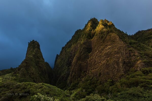 USA - Berge von Hawaii auf blauem Himmel Hintergrund