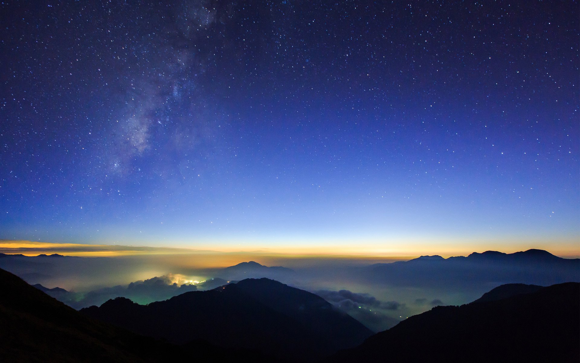 nacht ansicht sterne hügel stadt lichter wolken höhe