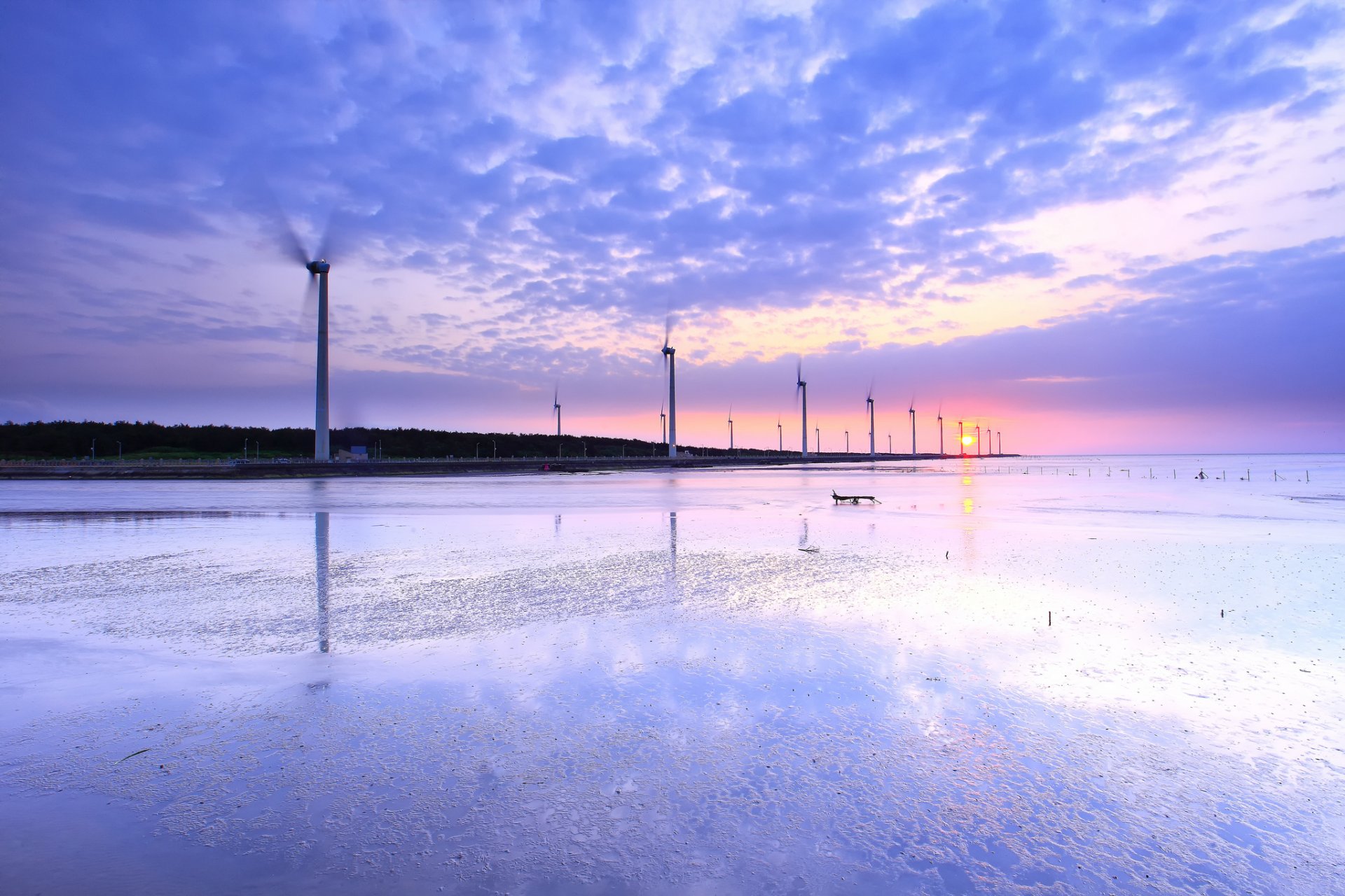 cina taiwan costa incagliato stretto acqua riflessione mulini a vento mulini a vento sera sole rosa tramonto lilla cielo nuvole