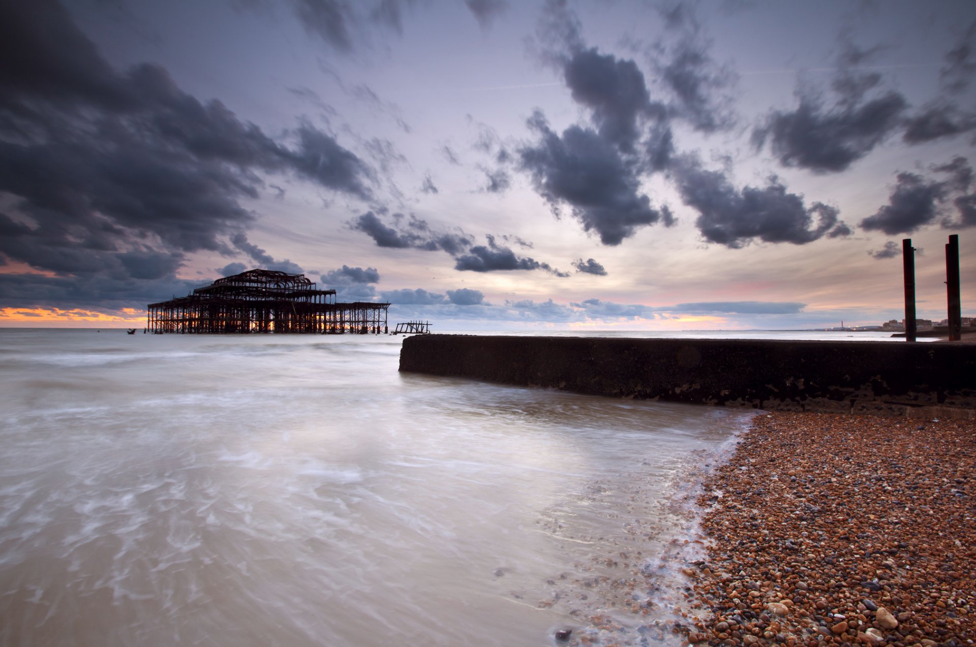 royaume-uni angleterre mer détroit côte pierres jetée soir coucher de soleil ciel nuages nuages