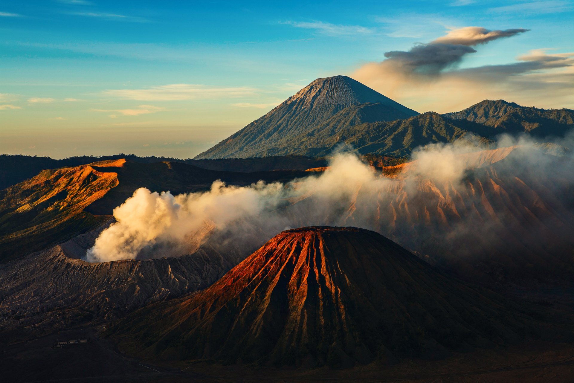 indonesia java volcanic caldera complex-tenger tengger active volcano bromo