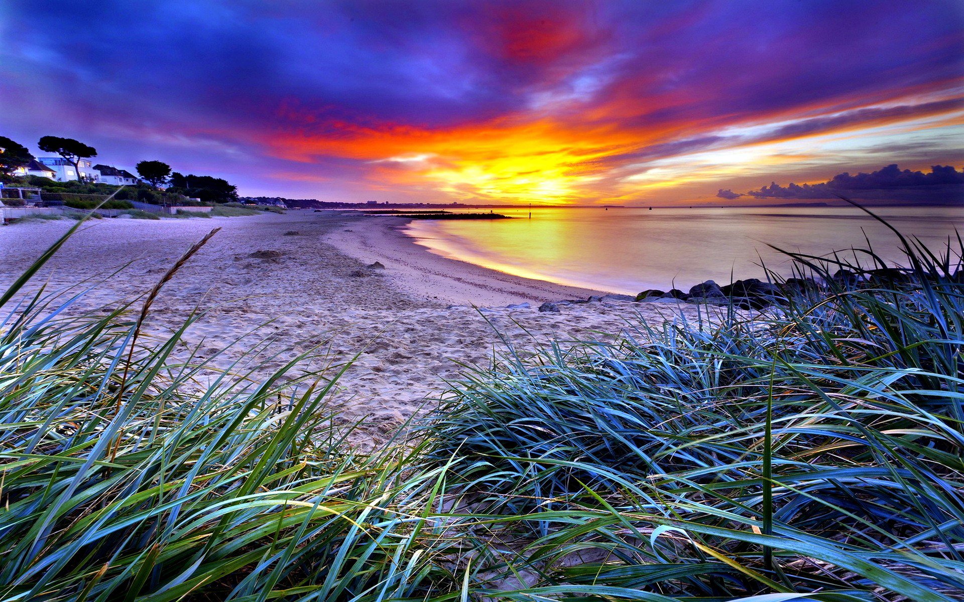 côte sable côte plage herbe horizon ciel nuages aube coucher de soleil